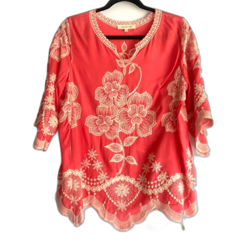Solitaire Floral Embroidered Top Size Small